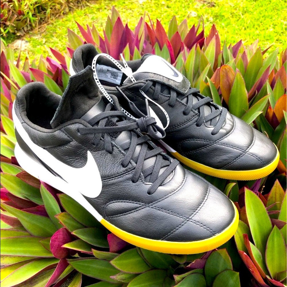 Nike-The Premier II IC